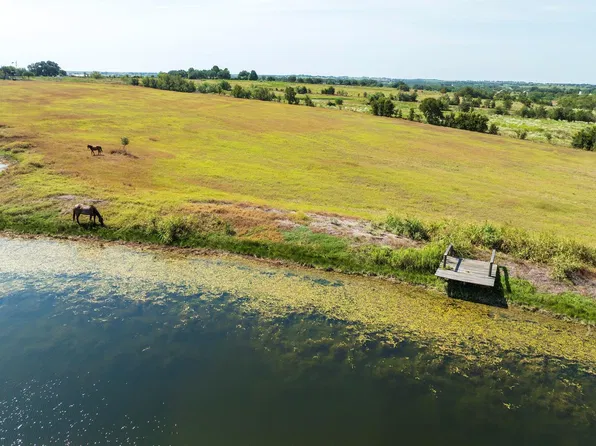 4800 Petter Rainosek Loop, La Grange, TX 78945