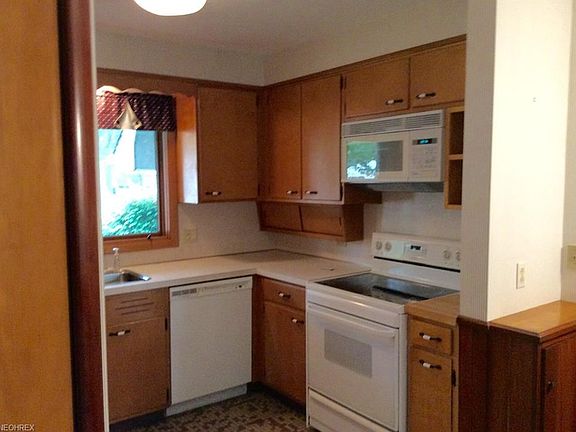 5th image of 930 Southwood Dr