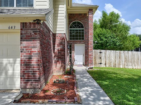 3rd image of 643 Meadow Knoll Dr