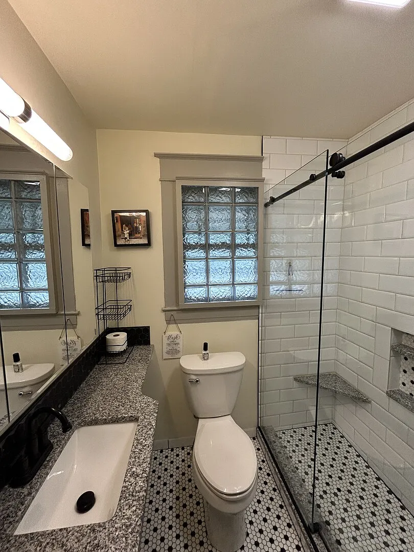 Charming 2 bed/1 bath House in Quiet Neighborhood — Photo 4