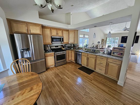 4th image of 9 Hemlock Drive