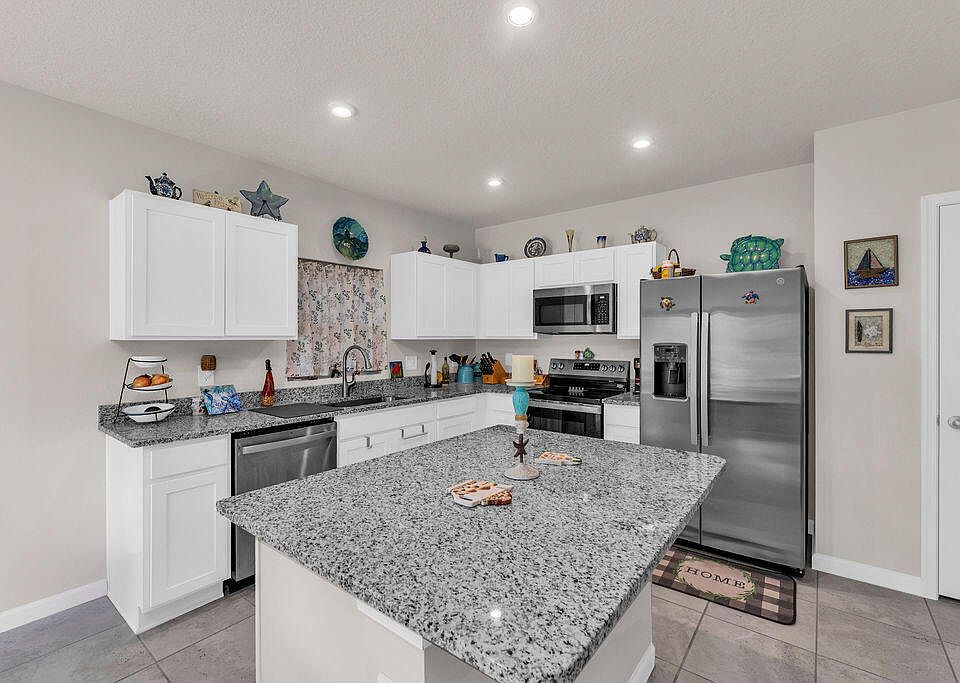 1st image of 452 Cherimoya Street