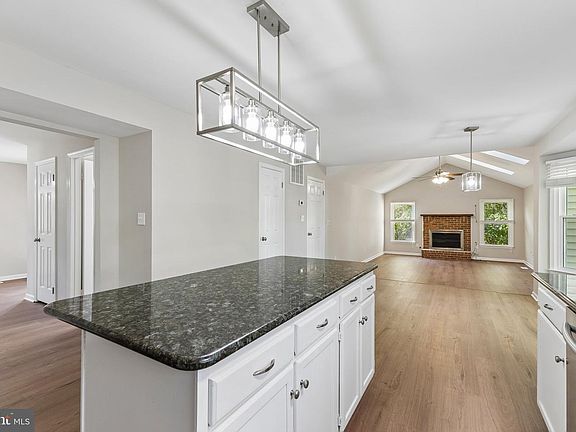 5th image of 33 Snow Meadow Ln