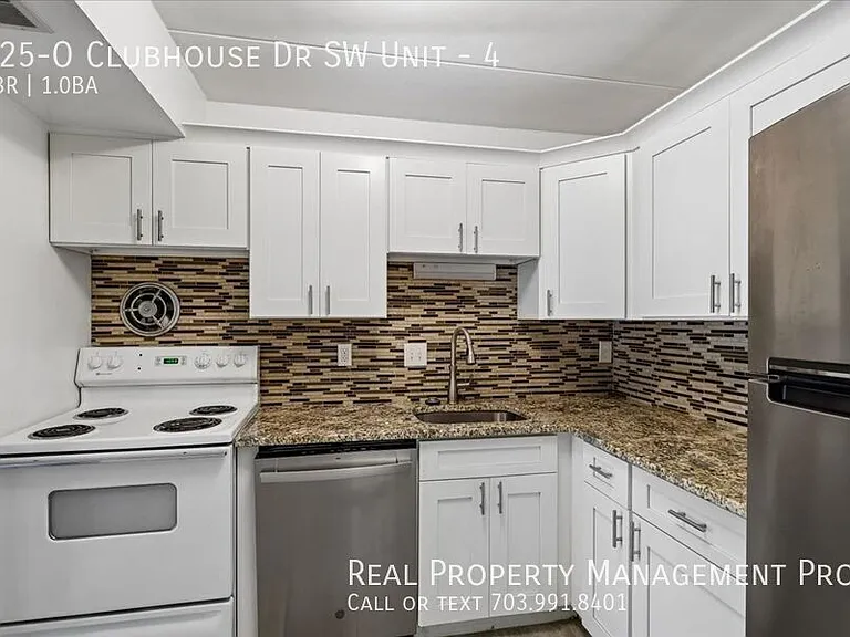 125O Clubhouse Dr SW #4 — Photo 4