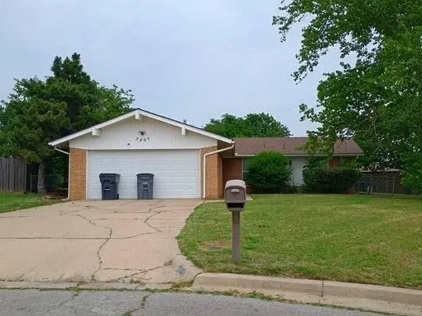 3207 SE Coachman Pl, Lawton, OK 73501
