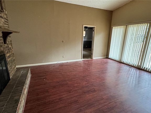 4th image of 10 Arnold Ln