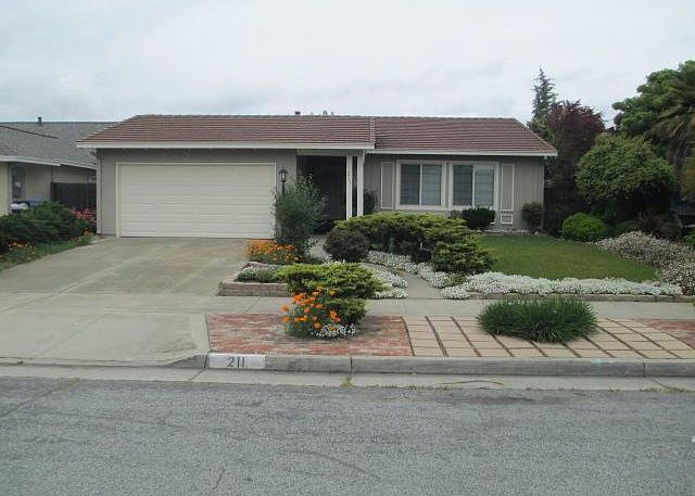 1st image of 211 Martinvale Ln