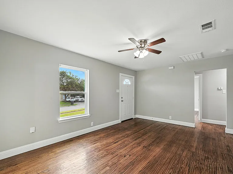 6520 Lovett Ave — Photo 9