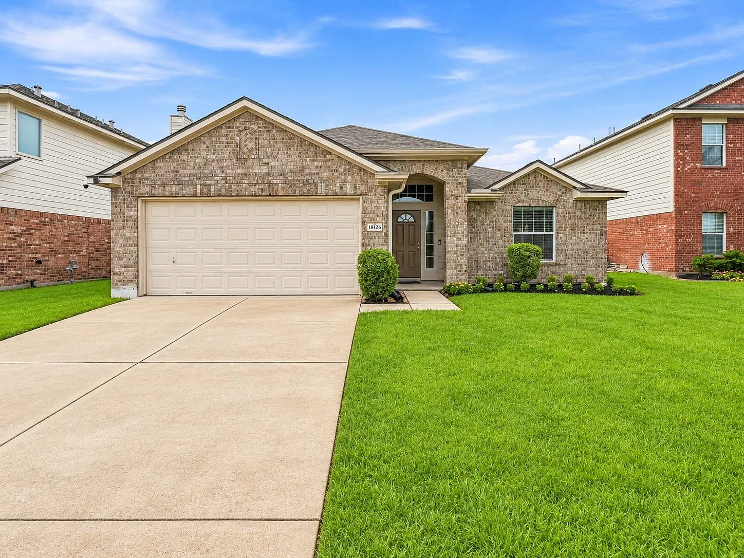 3 bed, 2.0 bath, 1786 sqft, $2,400 — Photo 2