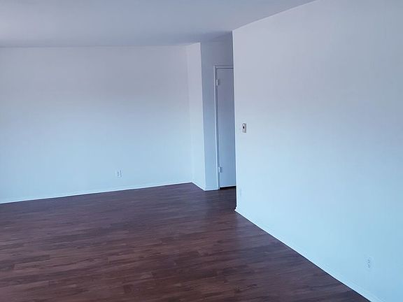 4th image of 17950 Burbank Blvd #33