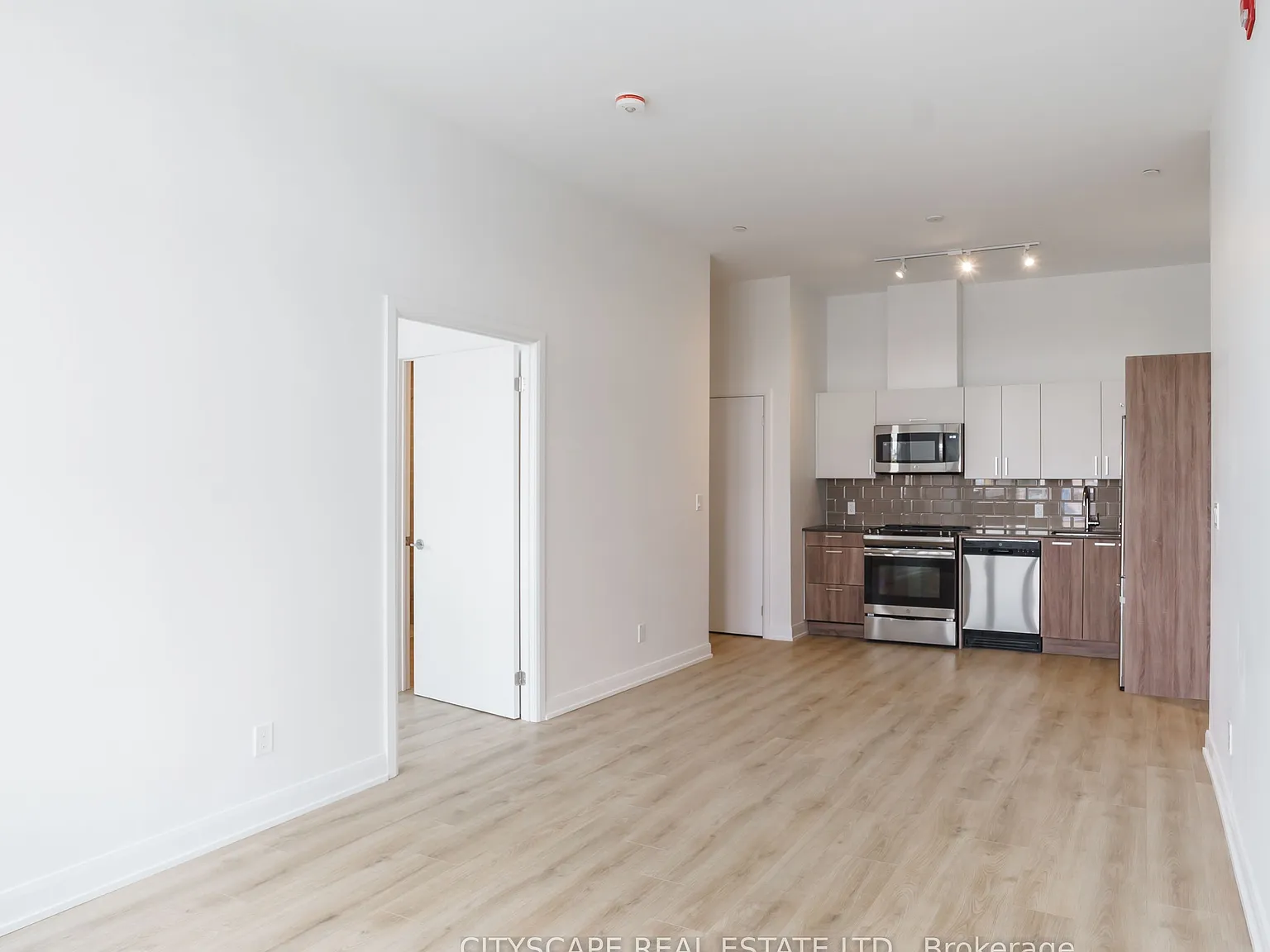 2 bed, $2,800 — Photo 3