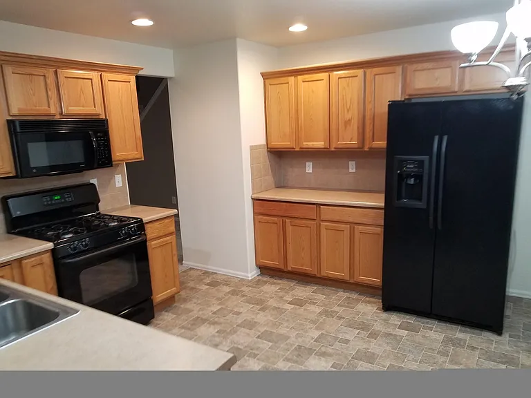 7607 Steward Ln — Photo 4