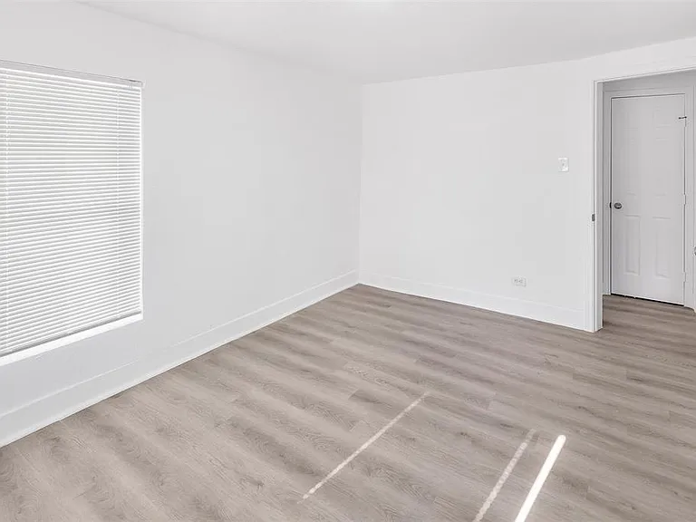 1911 Benson St #2 — Photo 11