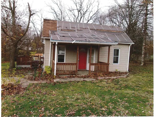 215 N Cleveland Ave, Thayer, IL 62689