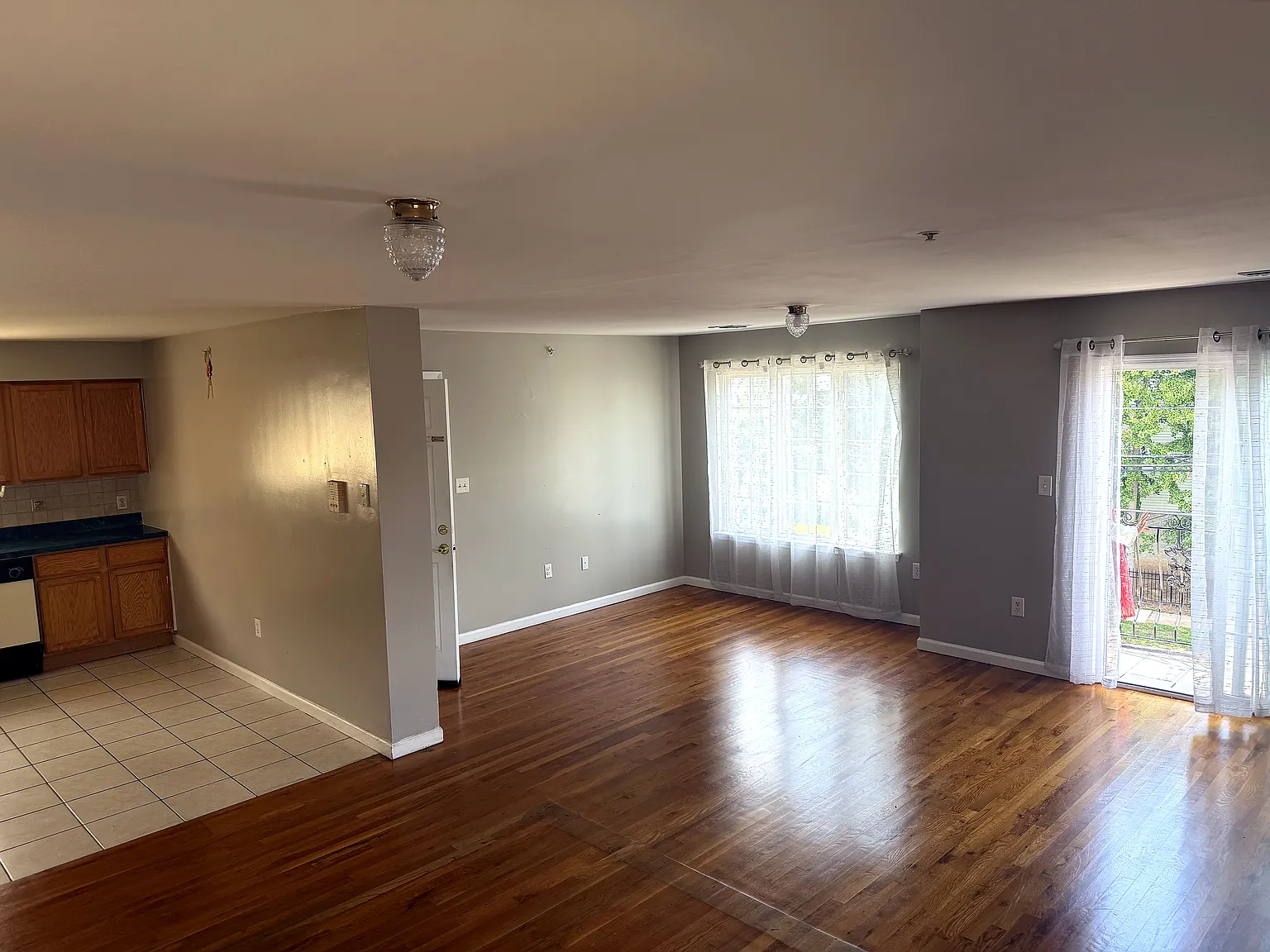 3 bed, $2,900 — Photo 2