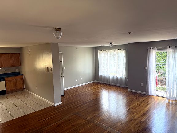 2nd image of 128-130 Lincoln Ave Floor 3