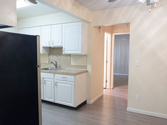 4th image of 1942 NE Schuyler St #0