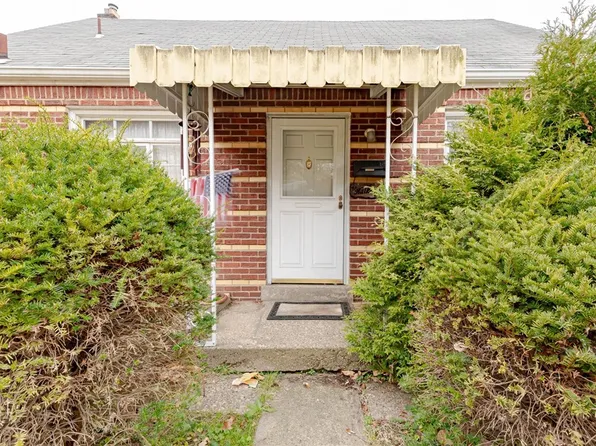 618 Nordeen Dr, West Mifflin, PA 15122