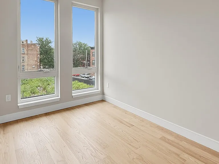 29 Clinton Ave #2 — Photo 18
