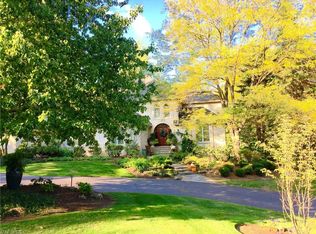 803 Meadowview Ln, Mayfield Village, OH 44040