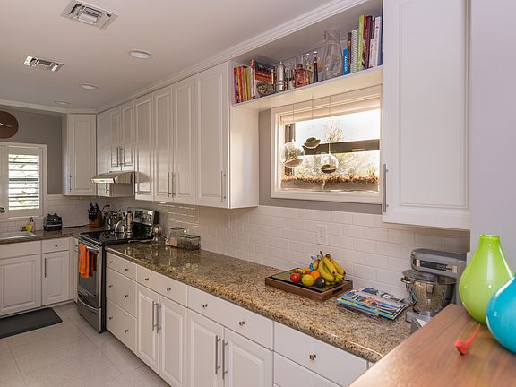 4th image of 1442 NE 105th St