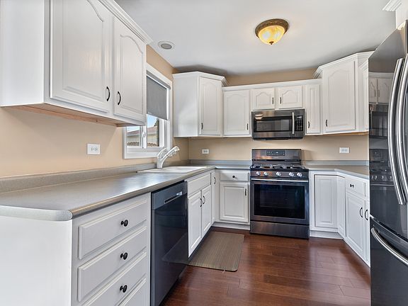 5th image of 16541 Sharon Ct
