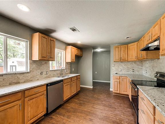 5th image of 3604 Falcon Dr