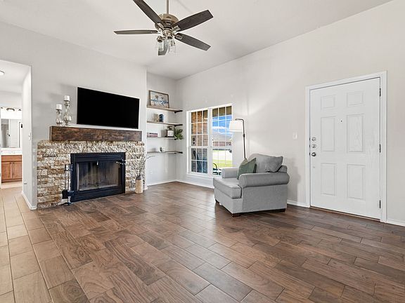 3rd image of 242 Sugarloaf Ave