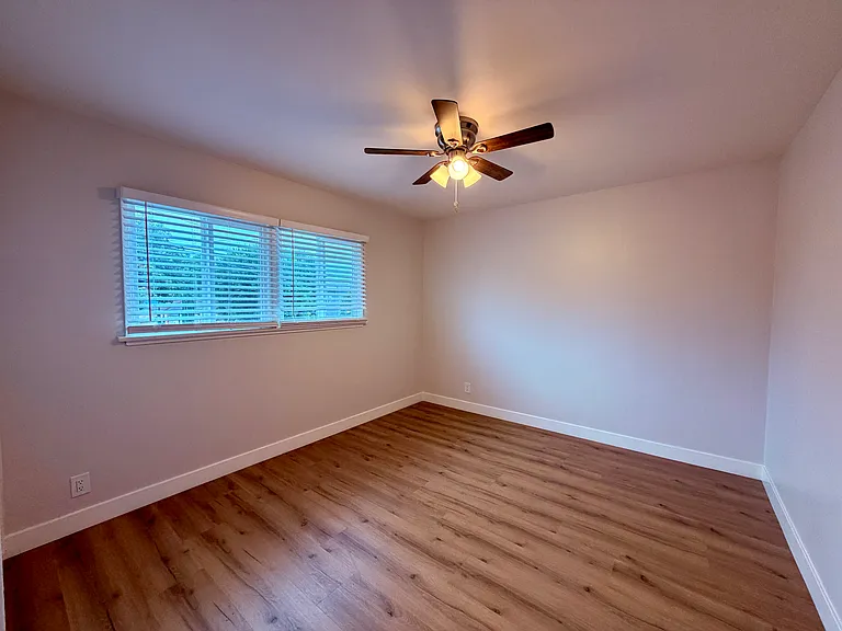 195 E Hullett St — Photo 14