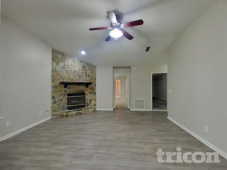 341 Silent Brook Trl — Photo 3