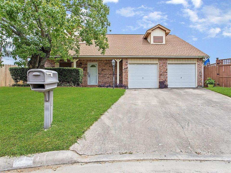 1st image of 8 Williamsburg Cir