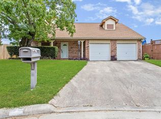8 Williamsburg Cir, Galveston, TX 77551