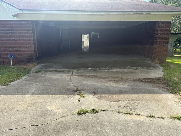2nd image of 336 Lilac Rd