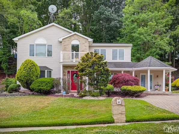 21 Irongate Ln, Matawan, NJ 07747