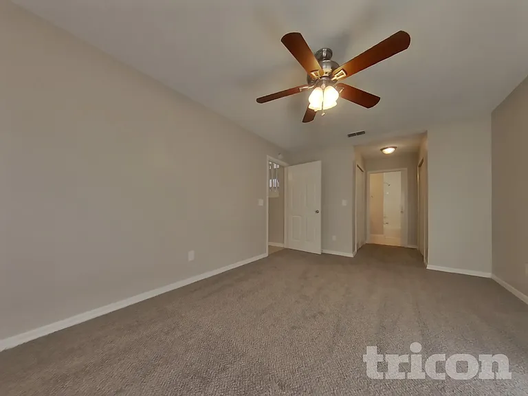 1627 Chatham Cir — Photo 7