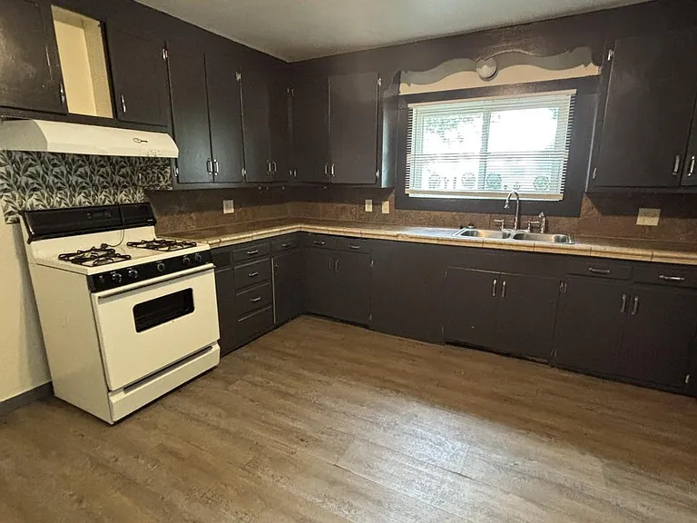 417 N 1st Ave — Photo 3