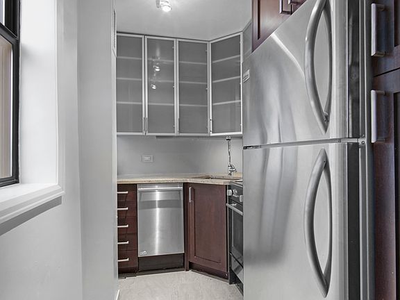 4th image of 210 W 70th St APT 1505