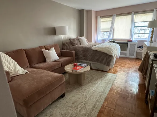 245 East 35th Street image 1 of 7