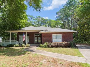 136 Country Manor Rd, Defuniak Springs, FL 32435