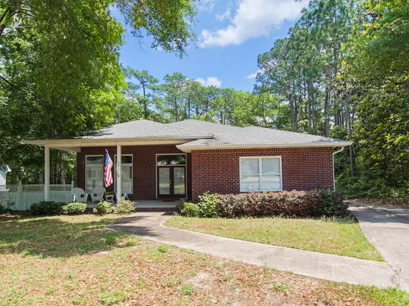 136 Country Manor Rd, Defuniak Springs, FL 32435