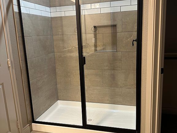 3rd image of 109 Lampassas Dr