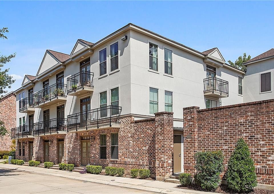 1st image of 827 Autumn Pl APT 303