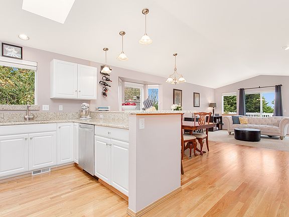 Kitchen/Dining/Living room