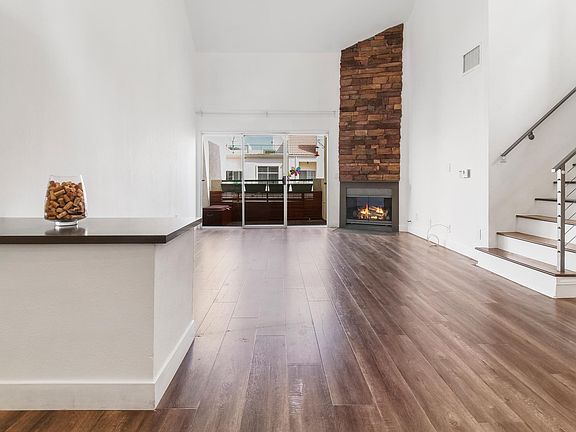 3rd image of 5420 Sylmar Ave APT 304