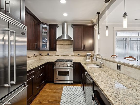 5th image of 858 W Diversey Pkwy #2E