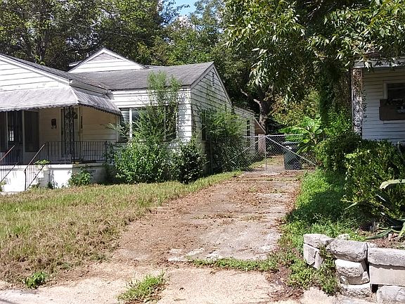 2nd image of 1411 Carver Dr