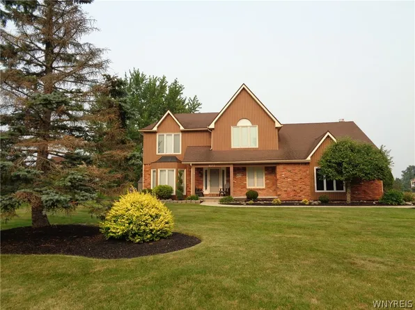 6171 Meadow Lakes Dr, East Amherst, NY 14051