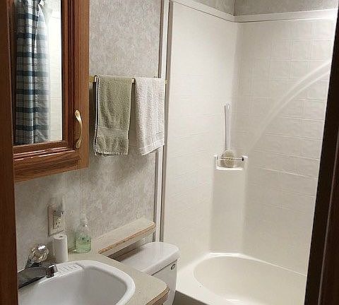 Full Bath tub/shower