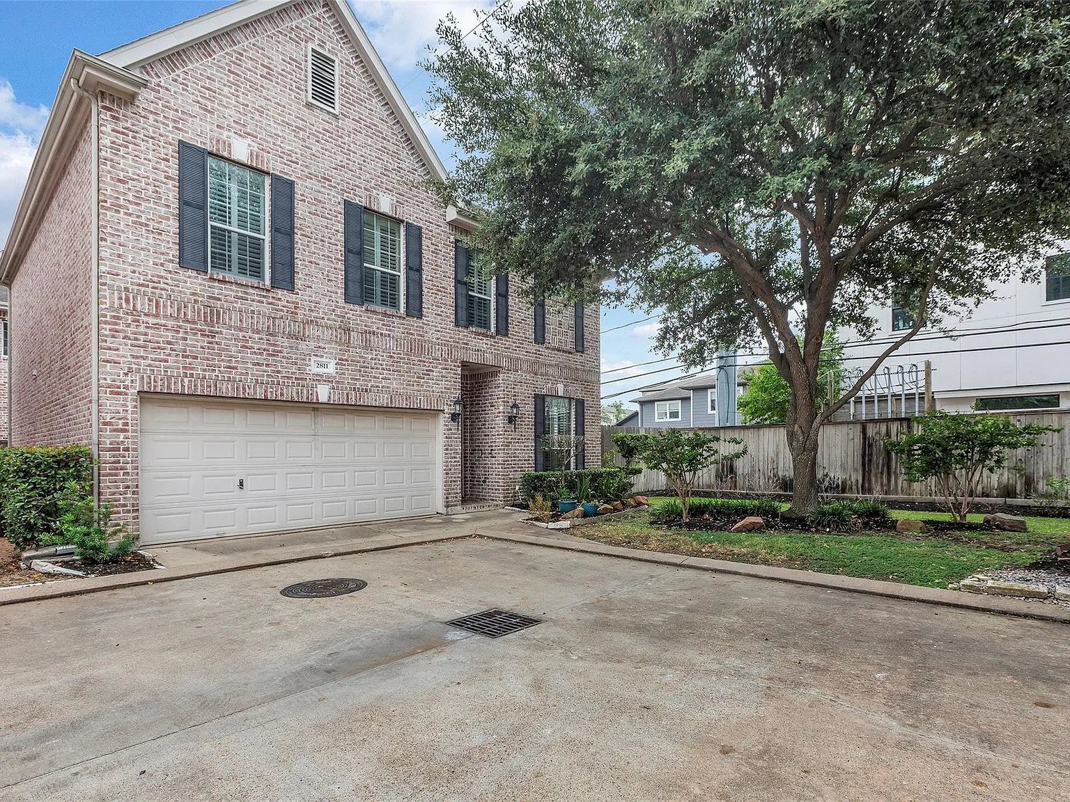 3 bed, 2.5 bath, 2300 sqft, $2,900 — Photo 3