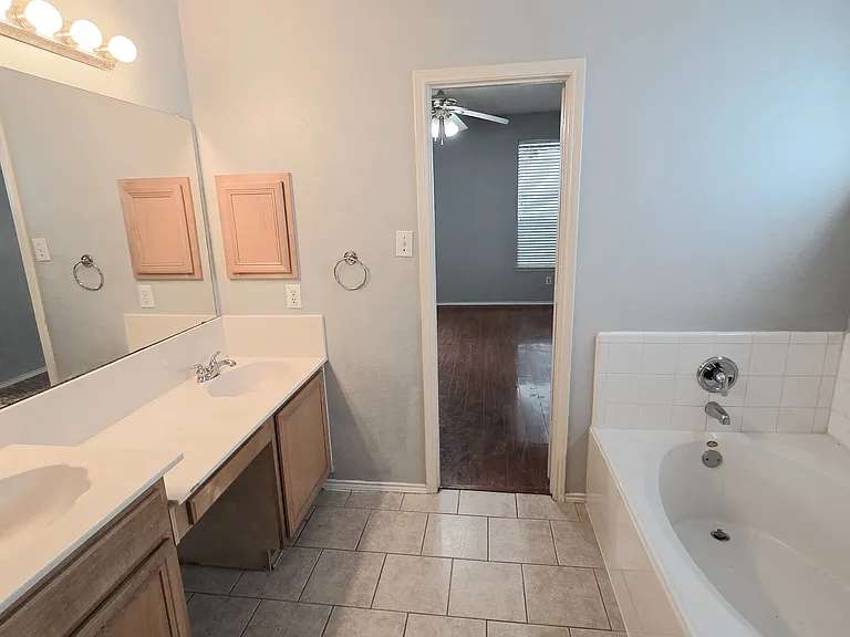 12783 Honey Locust Cir — Photo 18